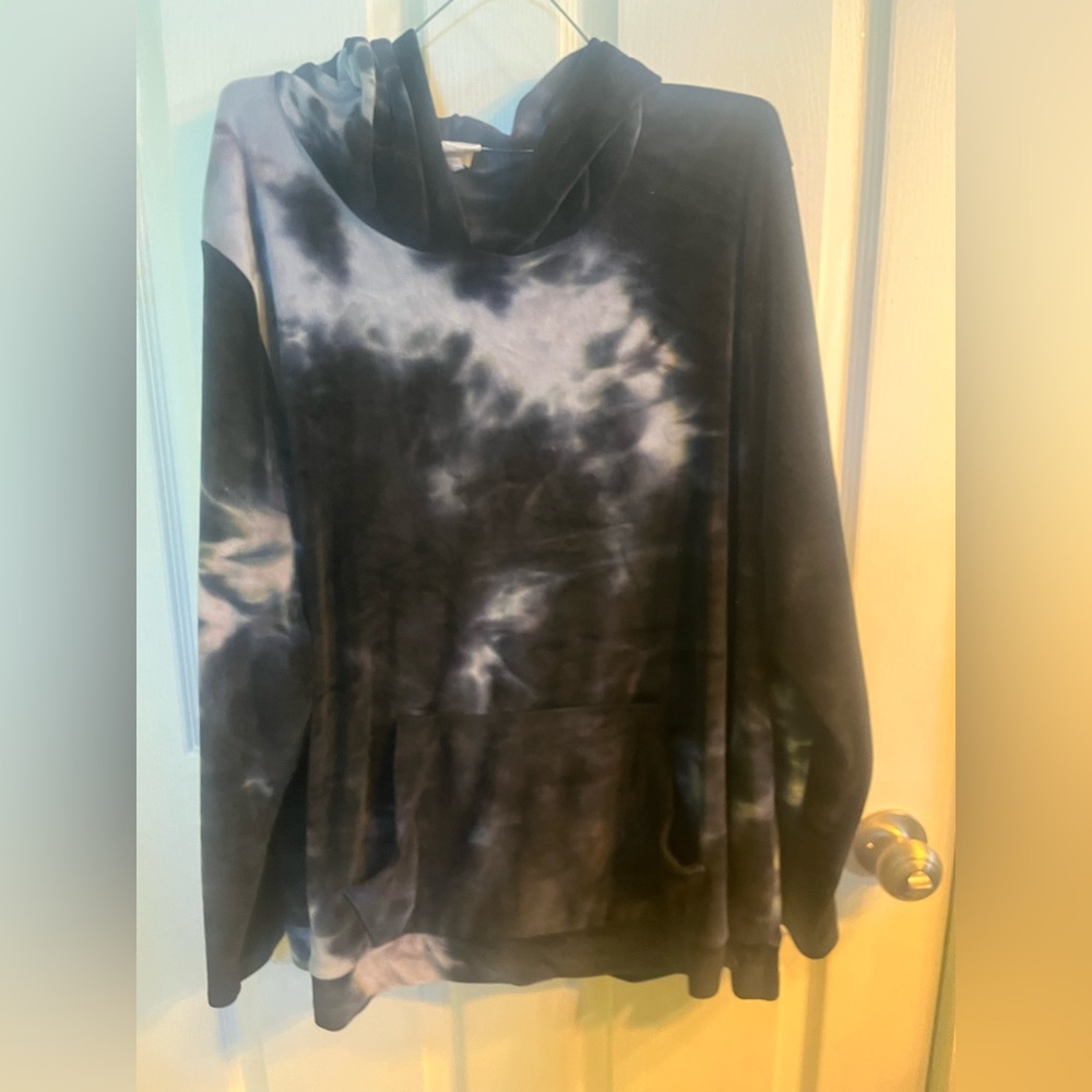 Torrid Livi super soft pullover tye dye hoodie